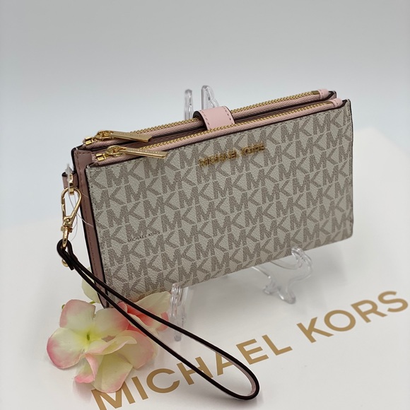 MICHAEL KORS DOUBLE ZIP WRISTLET POWDER BLUSH - Picture 5 of 16
